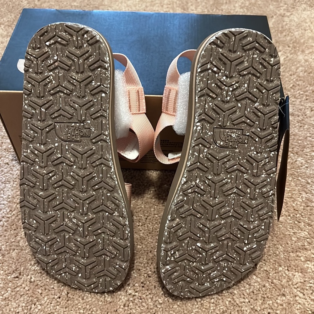 North Face NIB light pink Skeena sandals - Picture 12 of 15